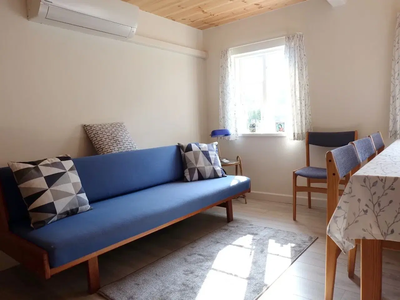 Billede 5 - Hyggeligt, autentisk og nyrenoveret bondehus med str�tag og stor have i rolige omgivelser.