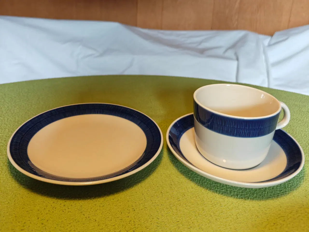 Billede 1 - Blå Koka tekopper med underkop og kagetallerken
