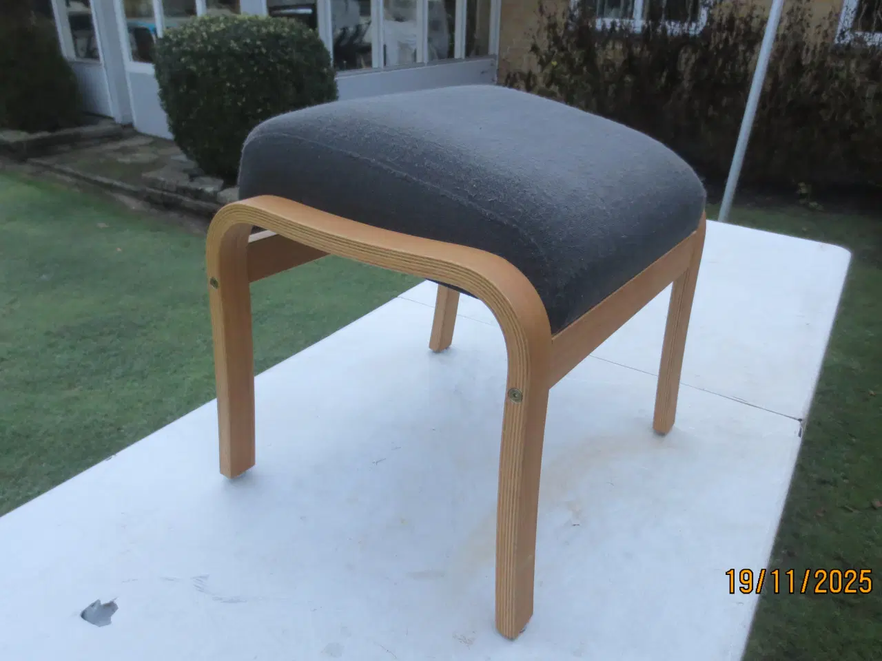 Billede 2 - 1 stk Fodskammel med Grøn stof 