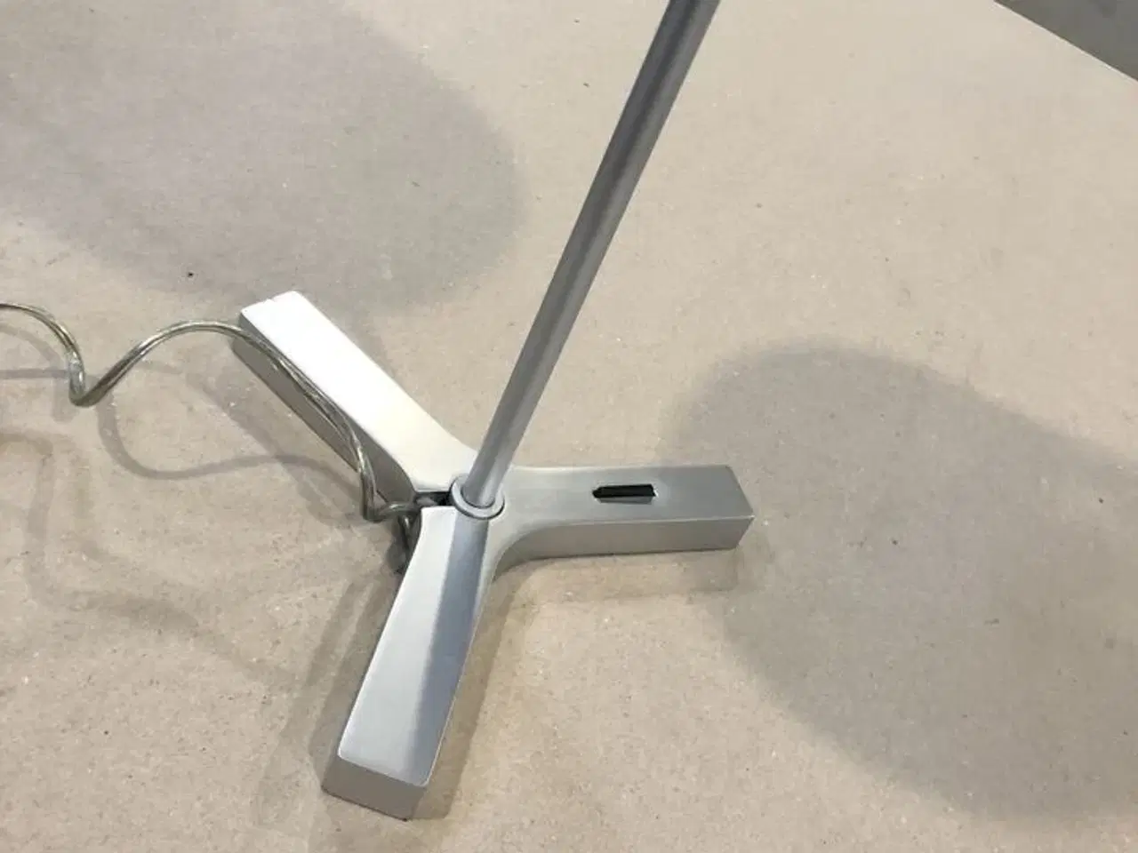 Billede 3 - 4 stk Marset Bordlamper Hvid/alustel (MOMSFRI)