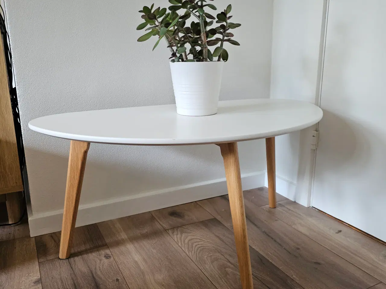 Billede 1 - Lyst og stilrent sofabord i flot stand