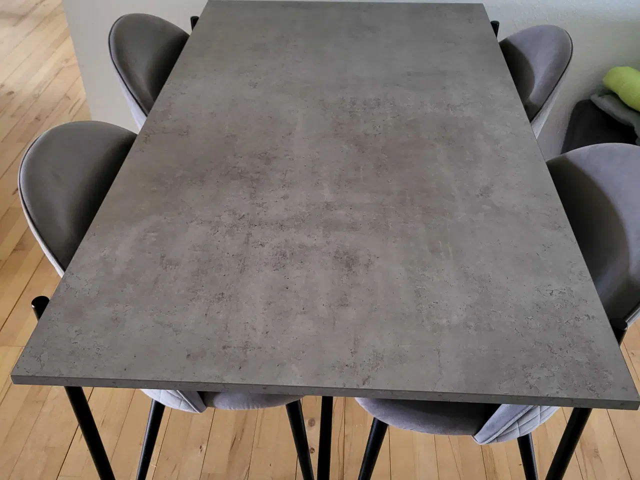 Billede 1 - Spisebordssæt +sidebord. 