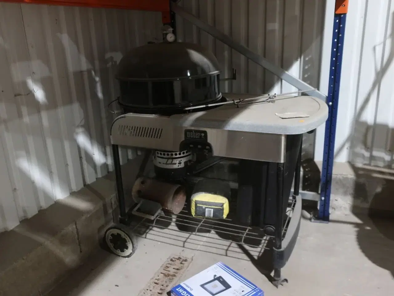 Billede 1 - Kuglegrill med bord WEBER