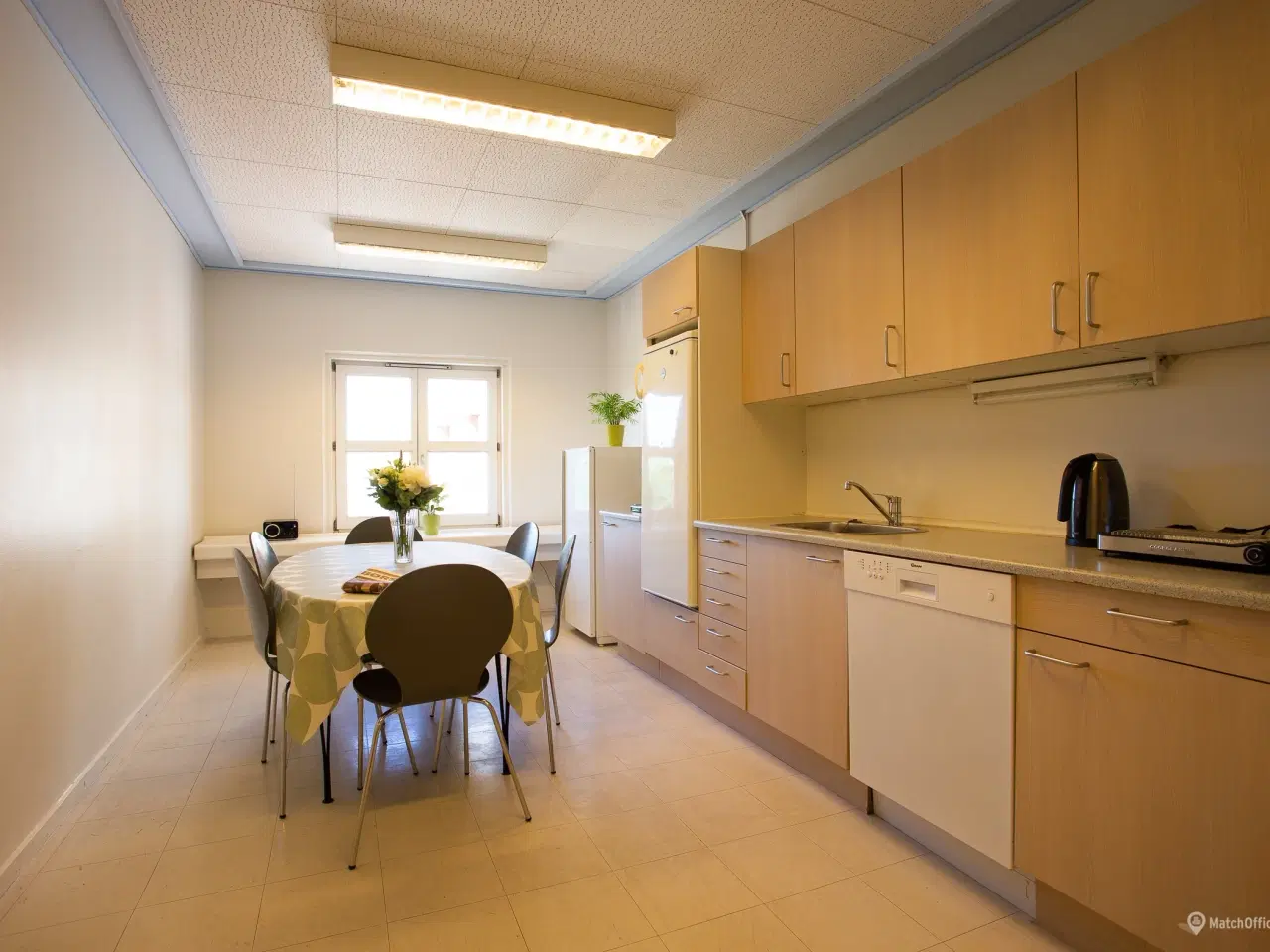 Billede 3 - Storrumskontor med trægulv