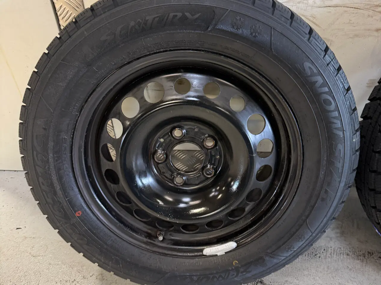 Billede 2 - 16” stålfælge til Mercedes Vito med nye vinterdæk 