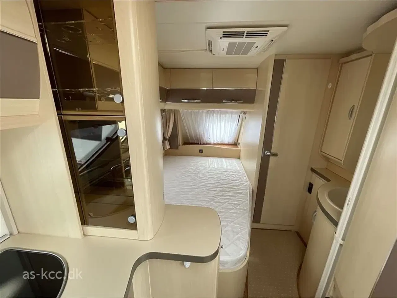 Billede 6 - 2010 - Hobby La Vita Bionda 460 UFe Hobby La Vita Bionda 460 UFE årg. 2010 4 sovepladser, 5 siddepladser. Aircon, Mover, Isabella Capri fortelt.