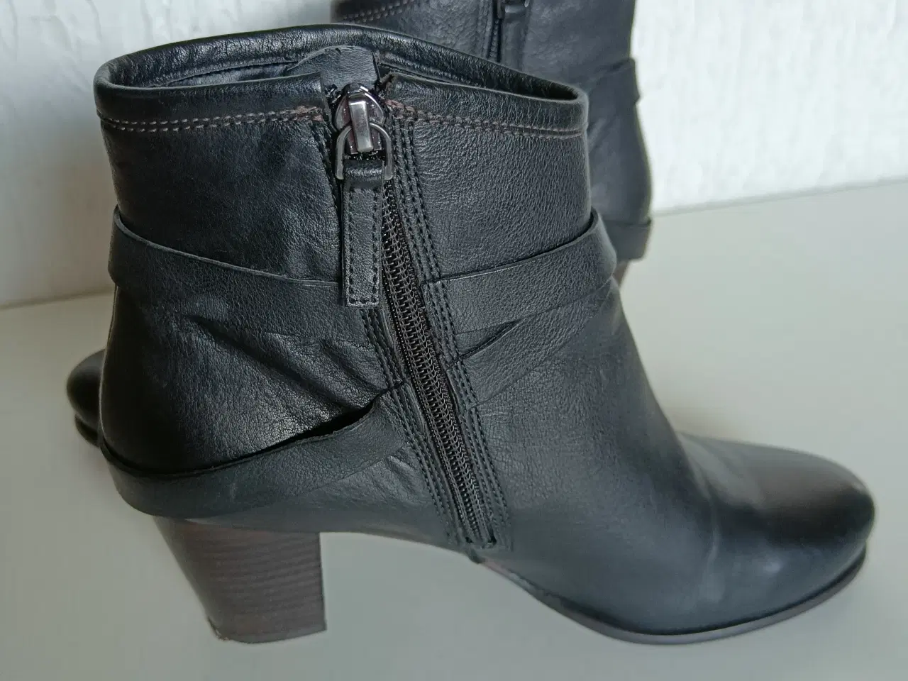 Billede 5 - Ecco sort læder sko 39str 