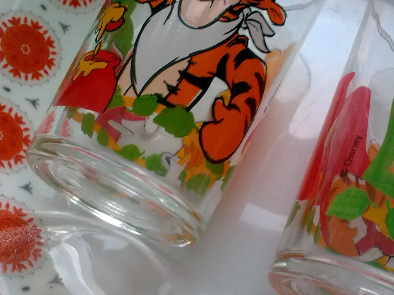 Billede 2 - Disney Peter Plys orange VENNER på juice glas