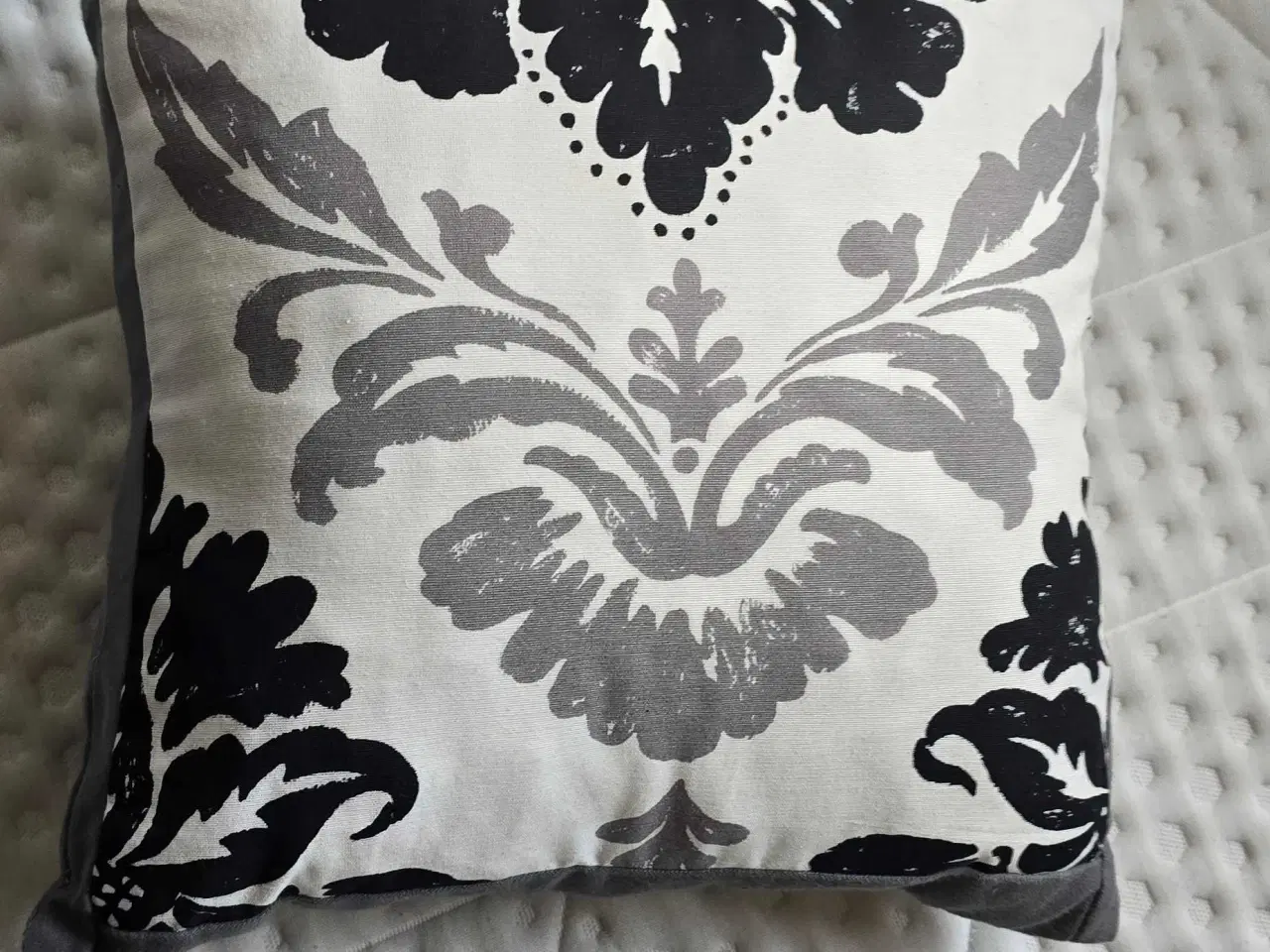 Billede 1 - Hjemmesyet puder 