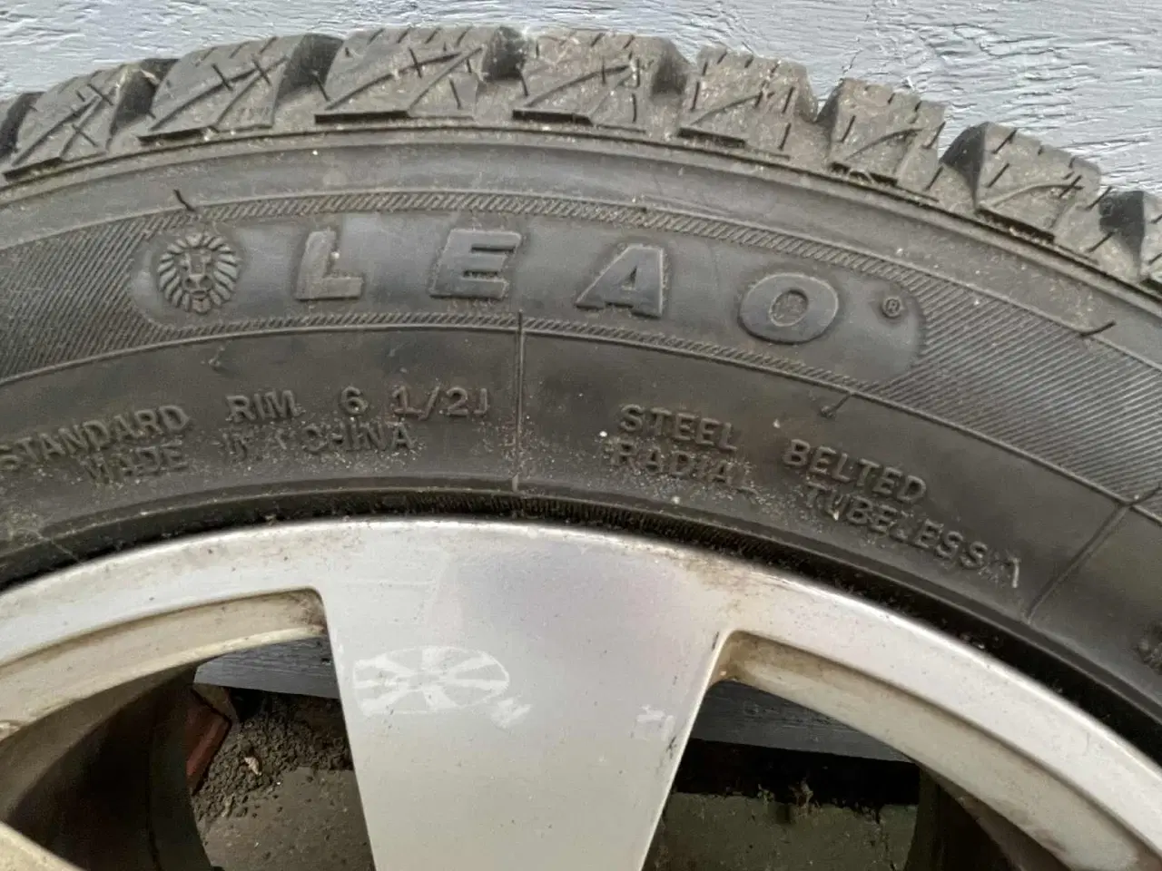 Billede 7 - Alufælge til Mercedes monteret med pigdæk