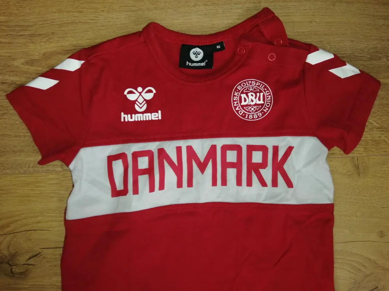 Billede 1 - DANMARK BABY HUMMEL TRØJE STR. 86, SOM NY