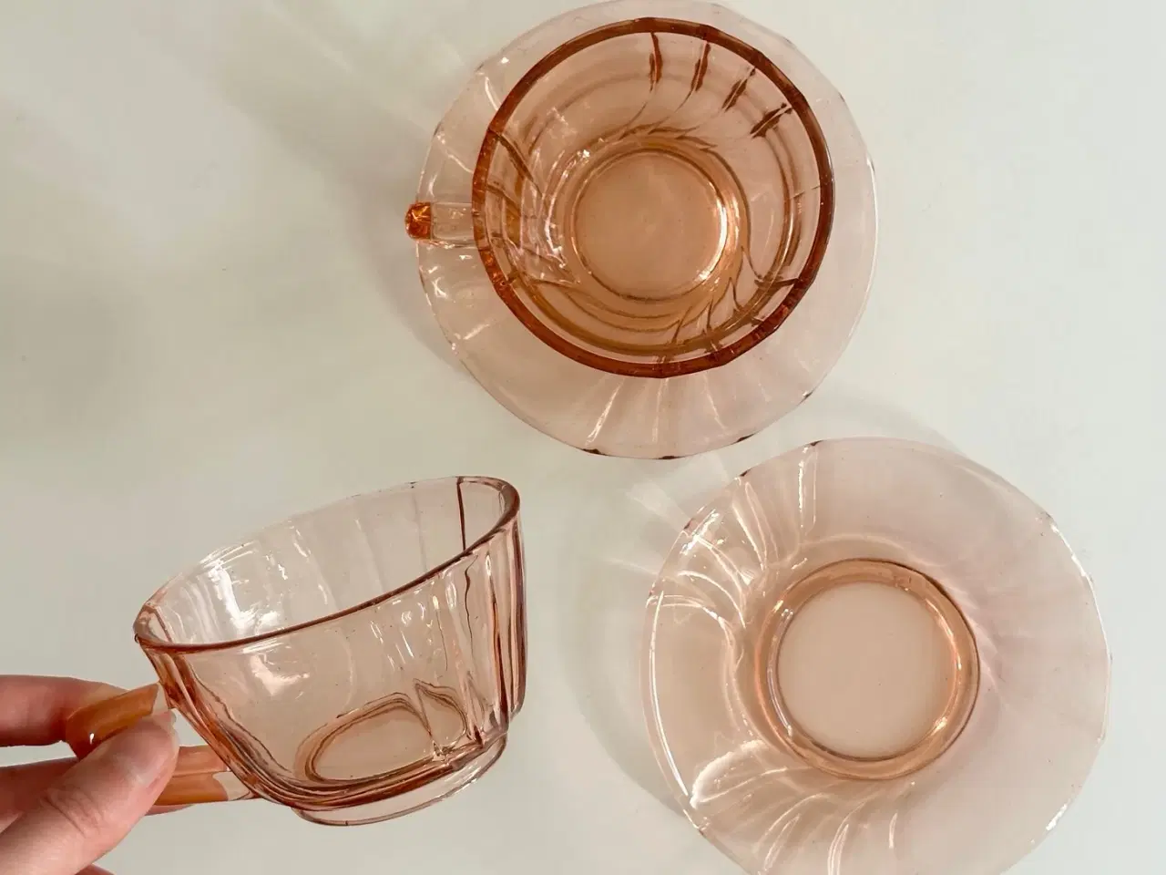 Billede 2 - Rosa glaskop m underkop, 2 sæt samlet