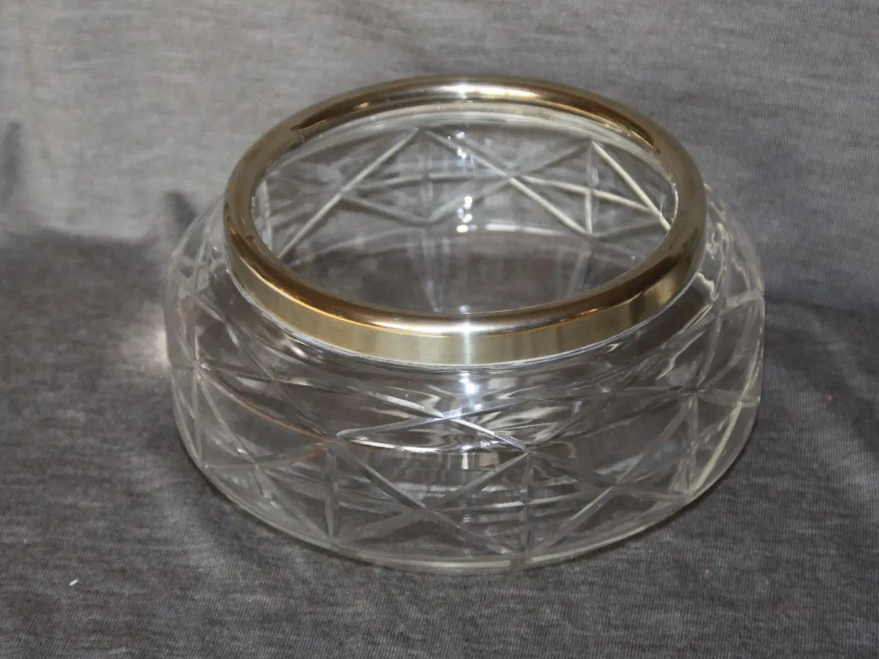 Billede 2 - Smuk gammel glasskål med sølvkant 