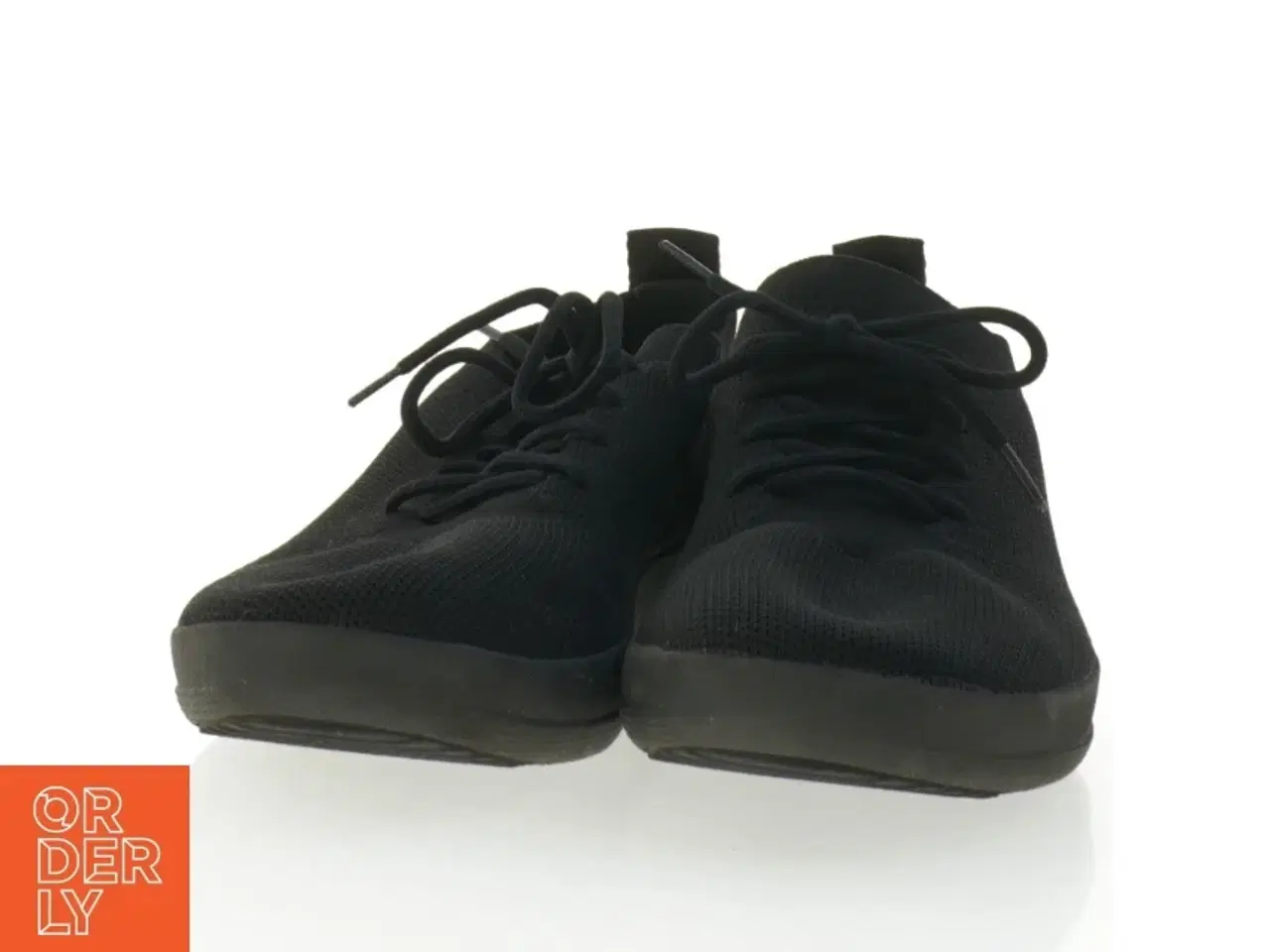 Billede 2 - UBRUGTE Sorte Uberknit sneakers fra Fitflop (str. 41)