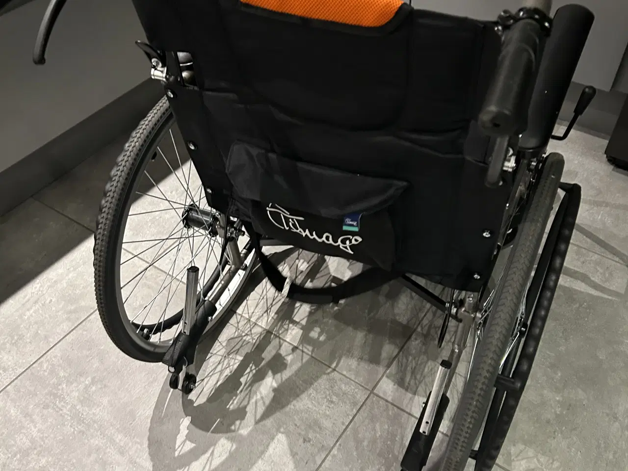 Billede 3 - Rullestol næsten ikke brugt