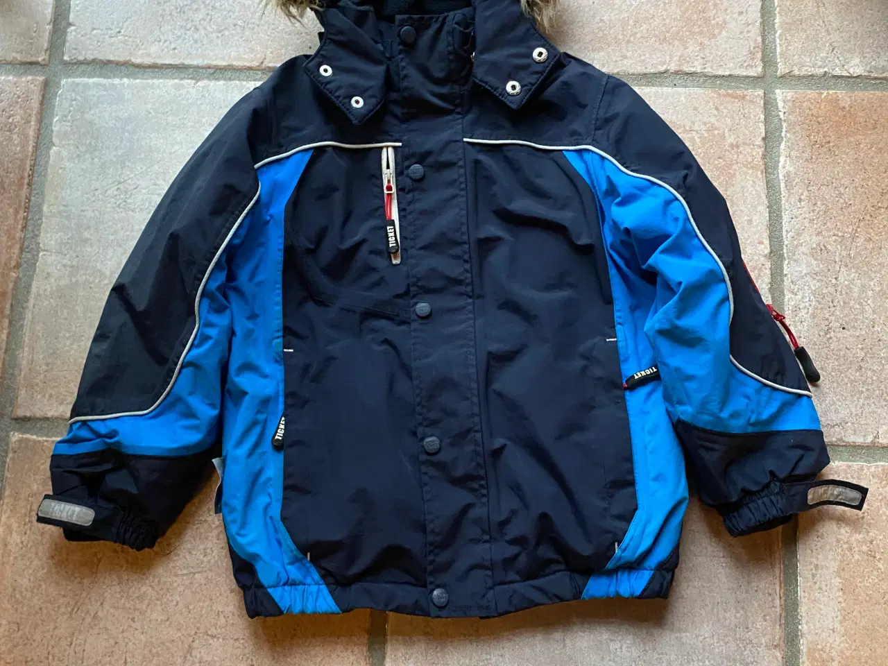 Billede 18 - Jakke Hummel, Tshirt Hummel 116,