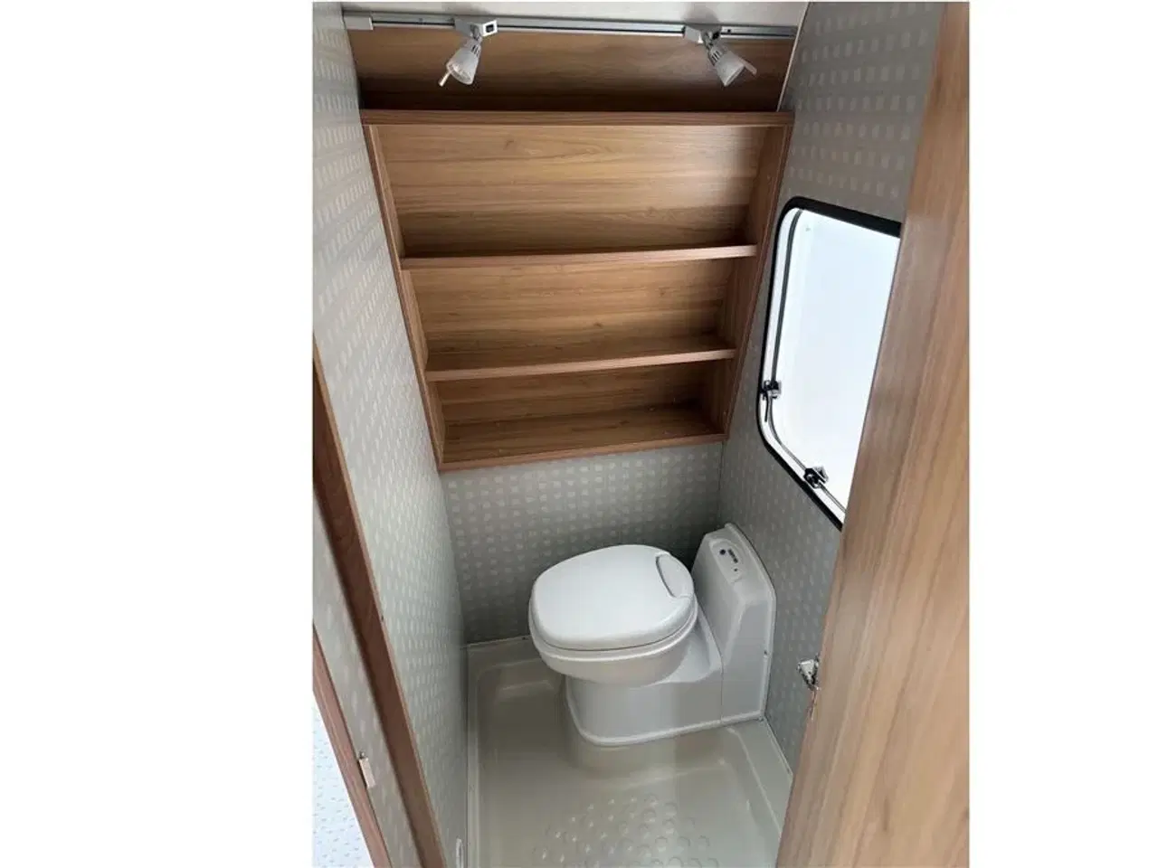 Billede 10 - 2008 - Bürstner Averso 495 TK   Velholdt køjevogn med lav egenvægt fra Hinshøj Caravan