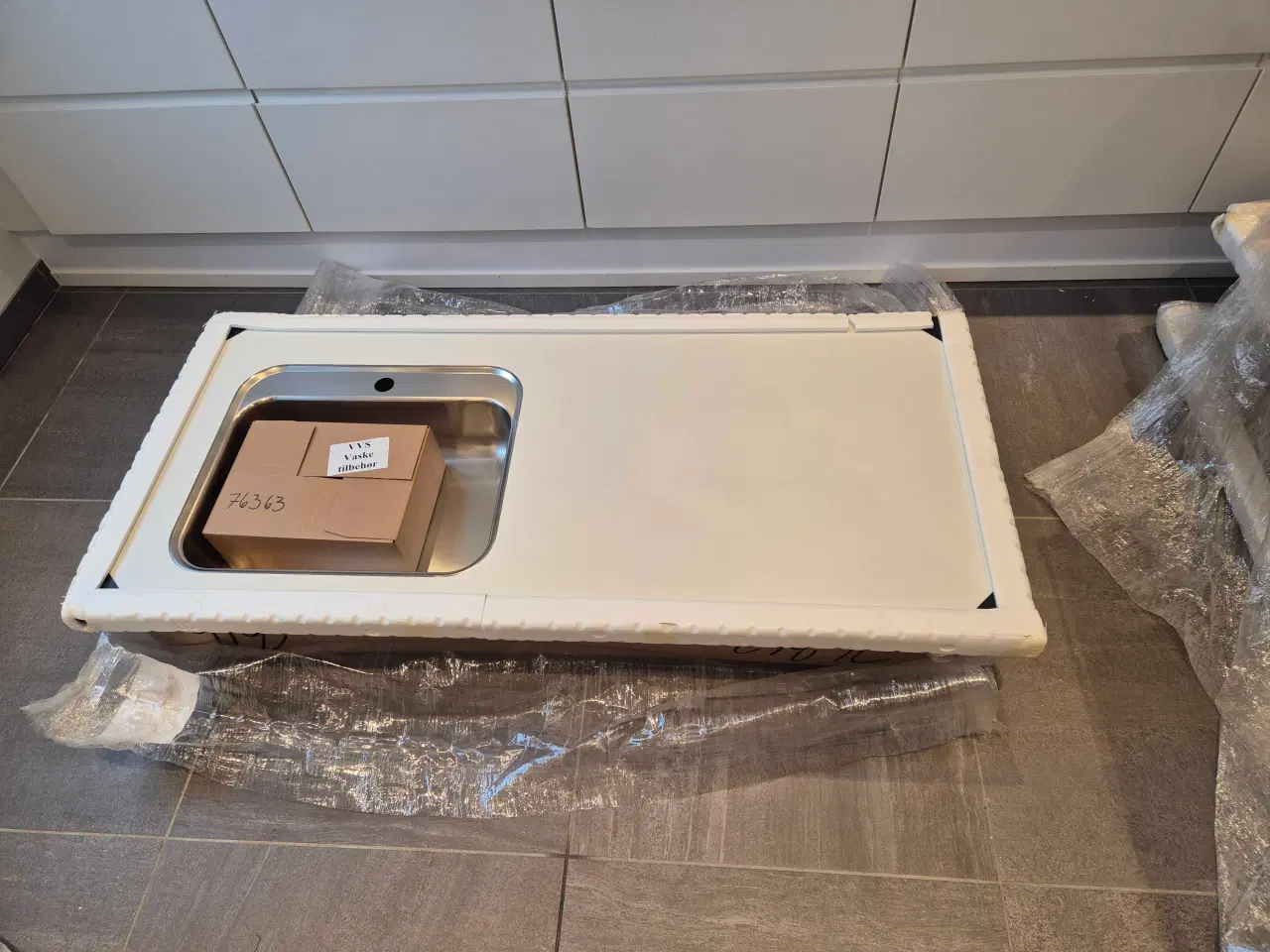 Billede 5 - Bordplade med nedlimet vask.