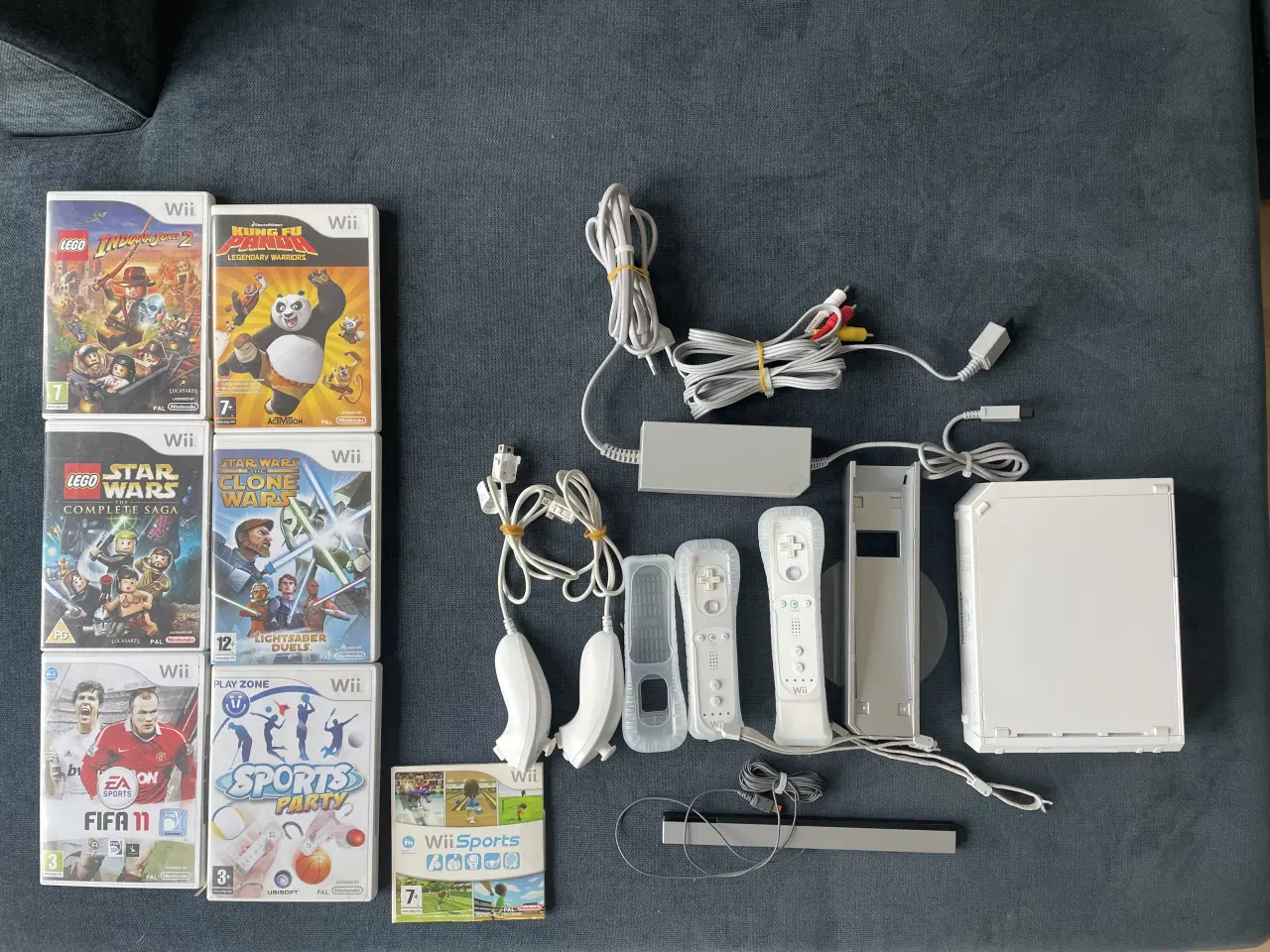 Billede 1 - Wii kontrol, tilbehør og 5 spil