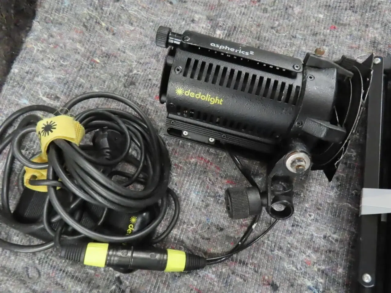 Billede 2 - 3 stk Dedo light 100 W/12 Volt DLH4  og trafo 230 v til 12 volt (MOMSFRI)