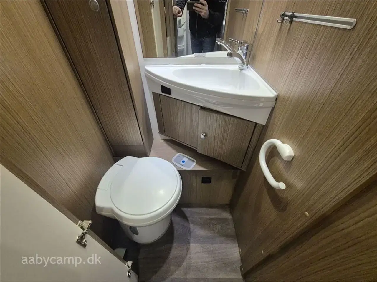 Billede 15 - 2019 - Carado T 447   Automatgear. solcelle. 95Ah batteri. 1500w inverter. Markise. undervognsbehandlet.  Fuld service. tandrem skiftet i 2025. Kun 47,000 Km!!!