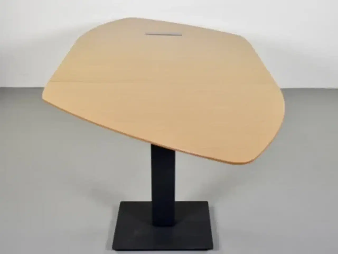 Billede 3 - Mødebord med bordplade i eg og antracit søjleben