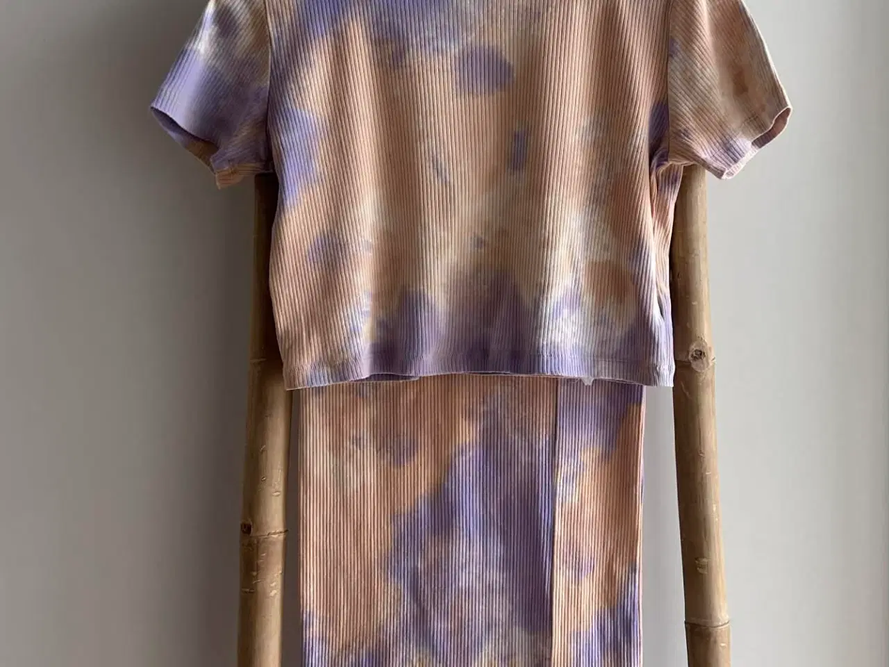 Billede 1 - LMTD 2-delt sæt, crop top og nederdel, str. 11-12