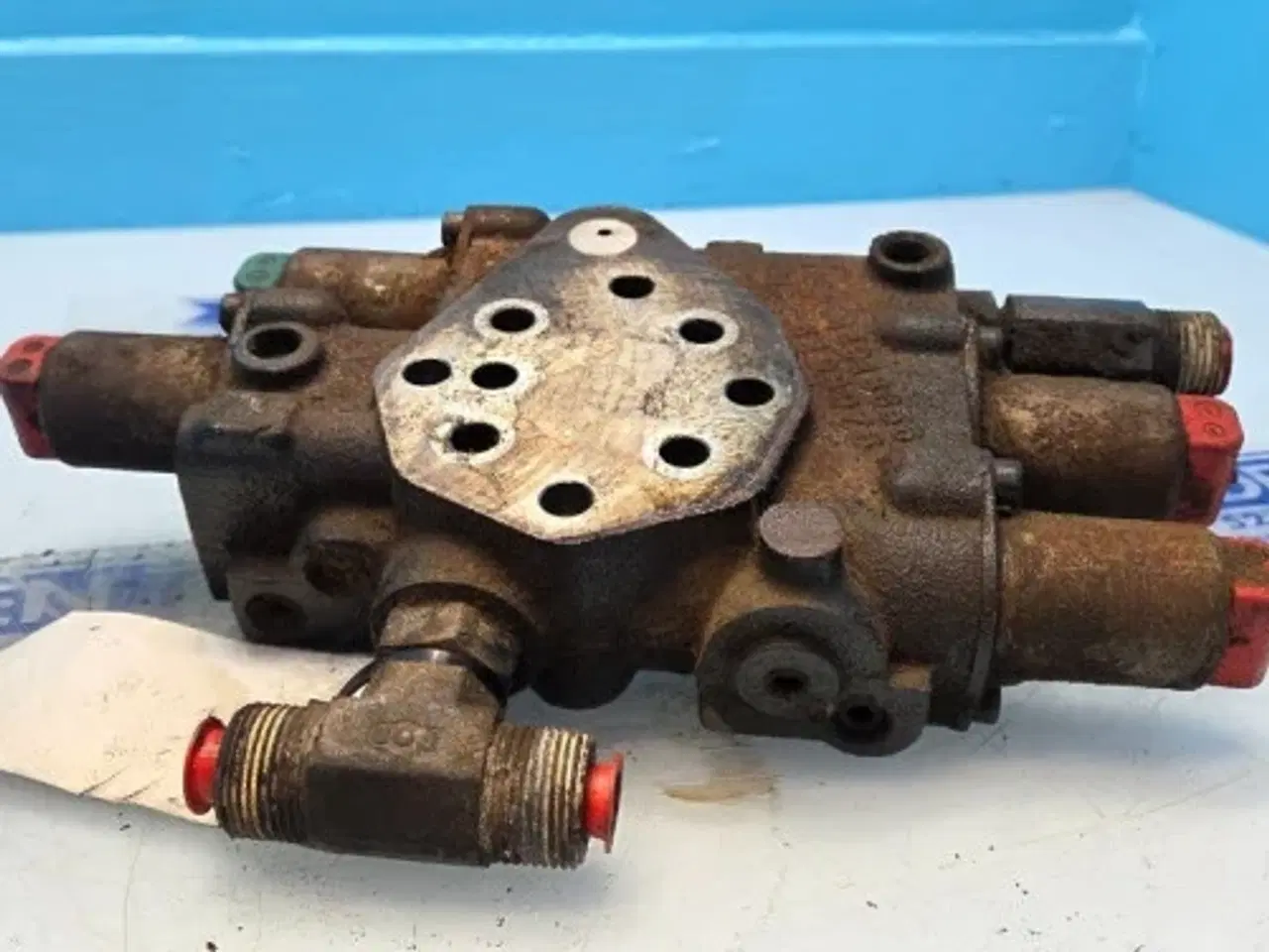 Billede 3 - New Holland T7.315 Hydraulikventil 87523105