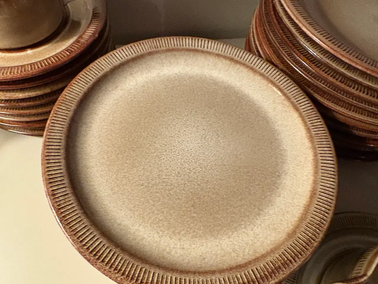 Billede 5 - Spise og kaffestel stentøj Medaillon