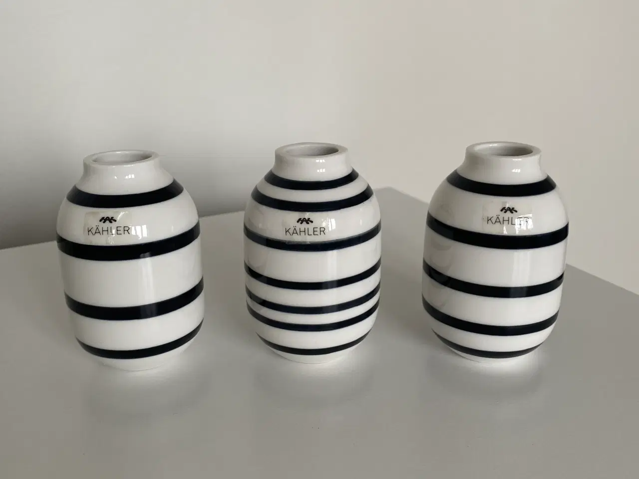 Billede 1 - 3 stk Kâhler vaser. Hvide med sorte striber.