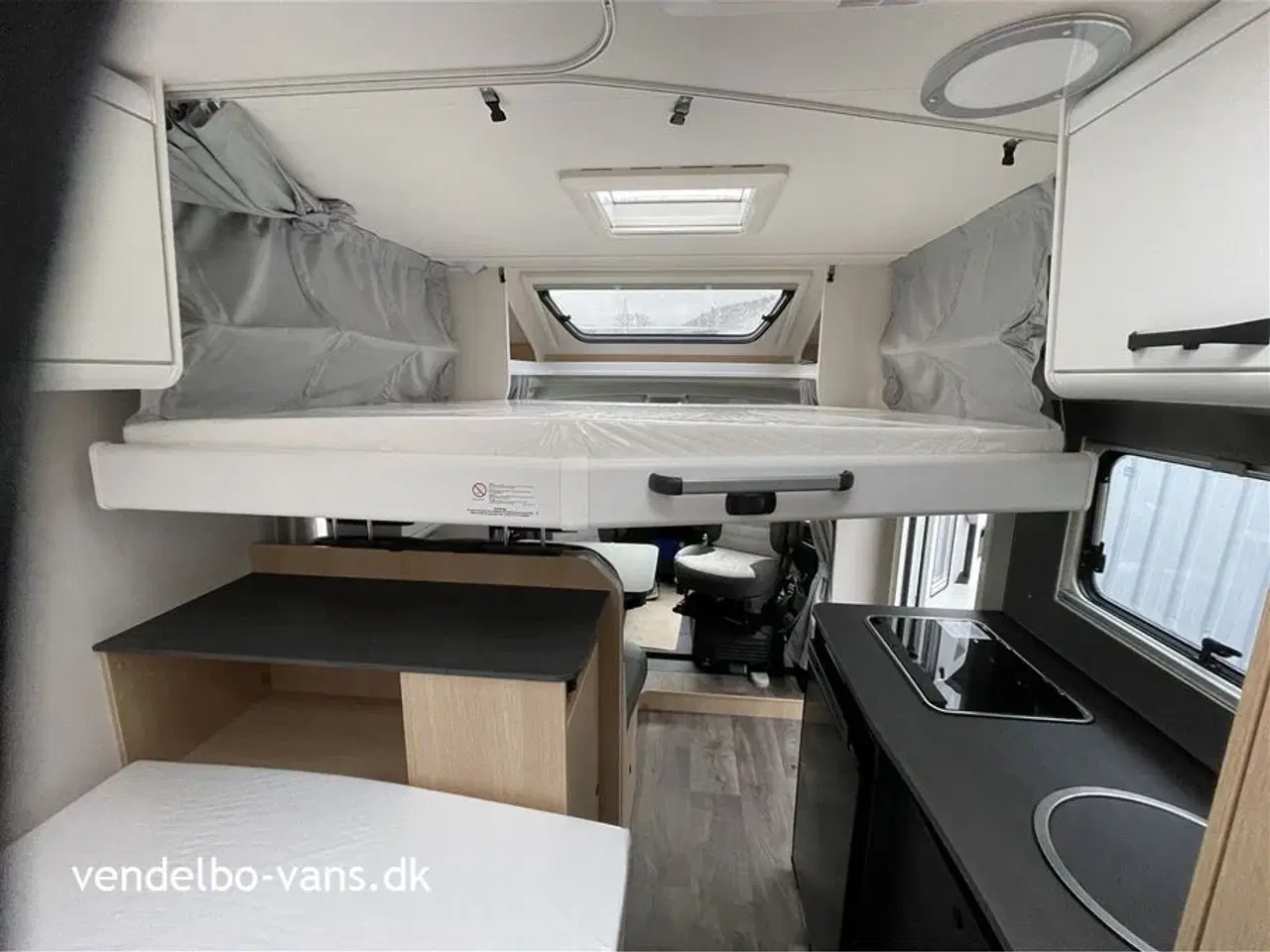 Billede 16 - 2026 - SunLight T 58 Adventure Edition   Under 6 m lang og med 2 komfortable dobbeltsenge til rådighed