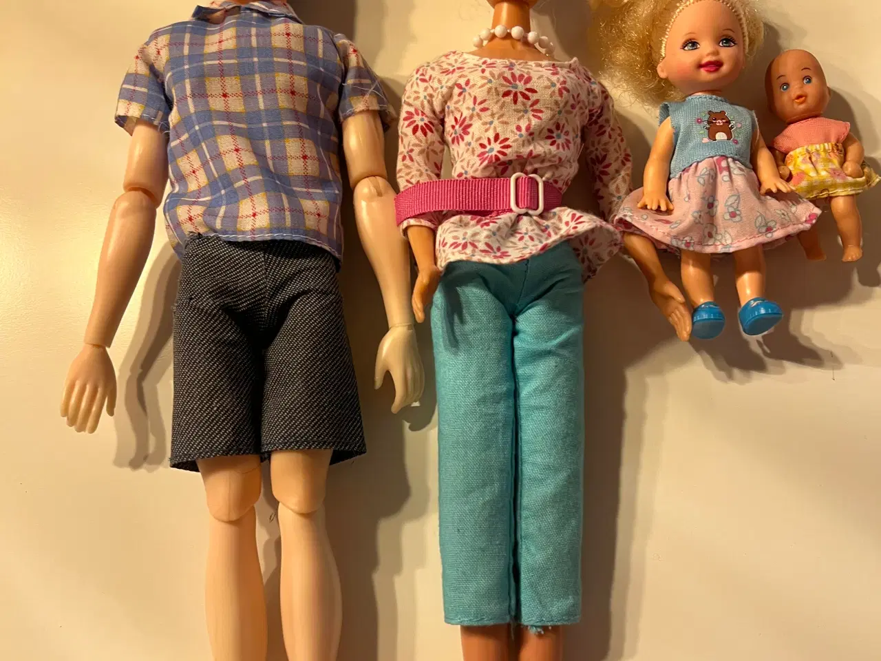 Billede 2 - Barbie bil+familie