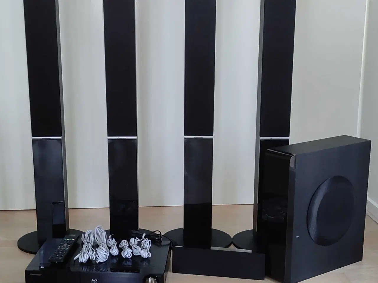 Billede 1 - 1.110 Watt Hjemmebiograf /5.1 surround sound anlæg