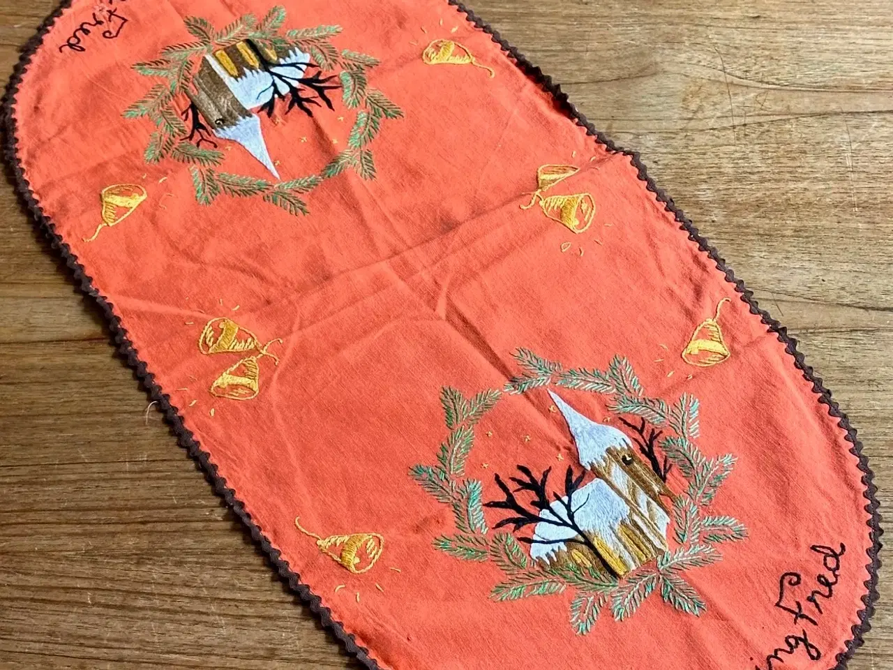 Billede 2 - Antik bordløber, håndbroderet, 61 x 30 cm