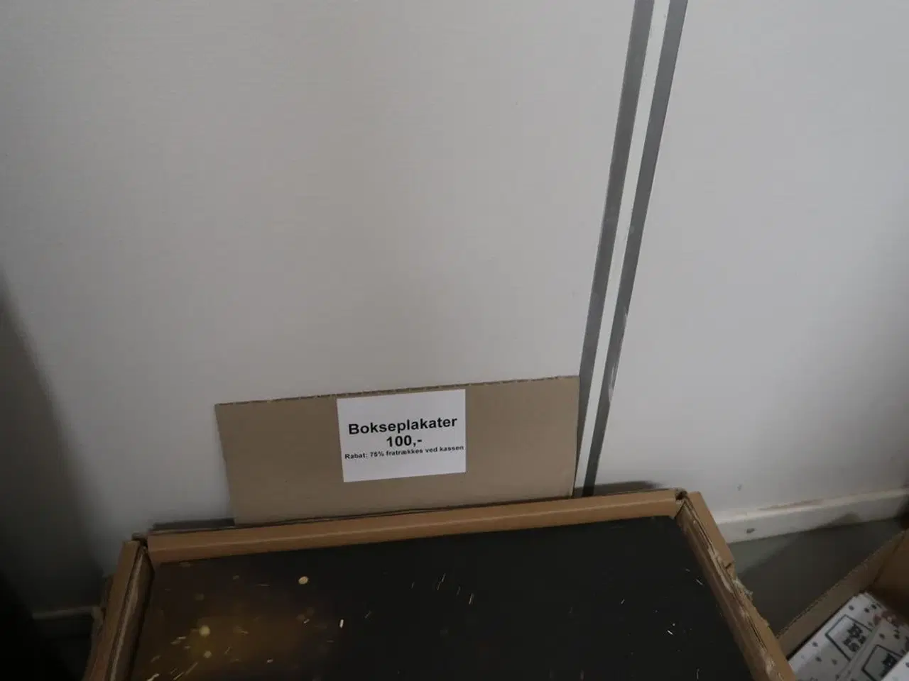 Billede 8 - Div. Elektronik, højtalere, skrivebord, merchandise m.m.