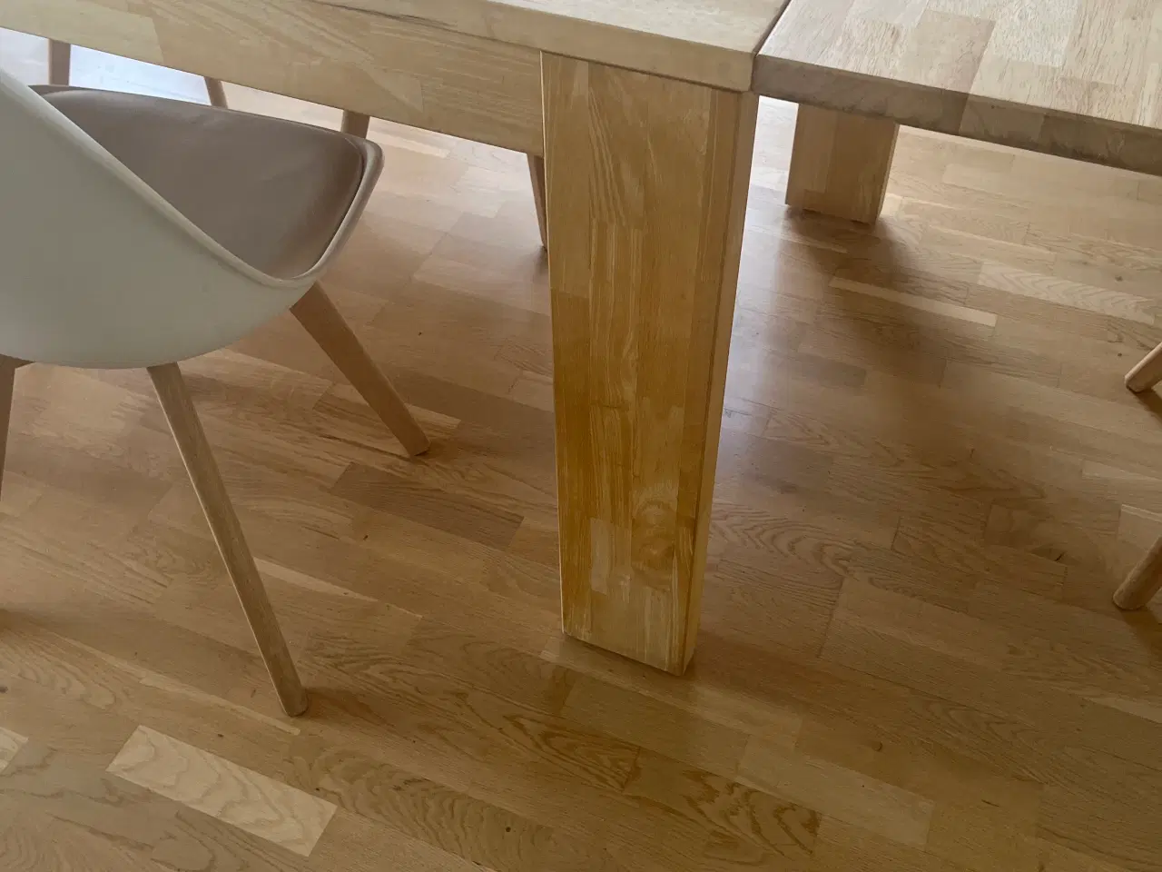 Billede 1 - Spisebord 240x95 cm i lyst gummitræ
