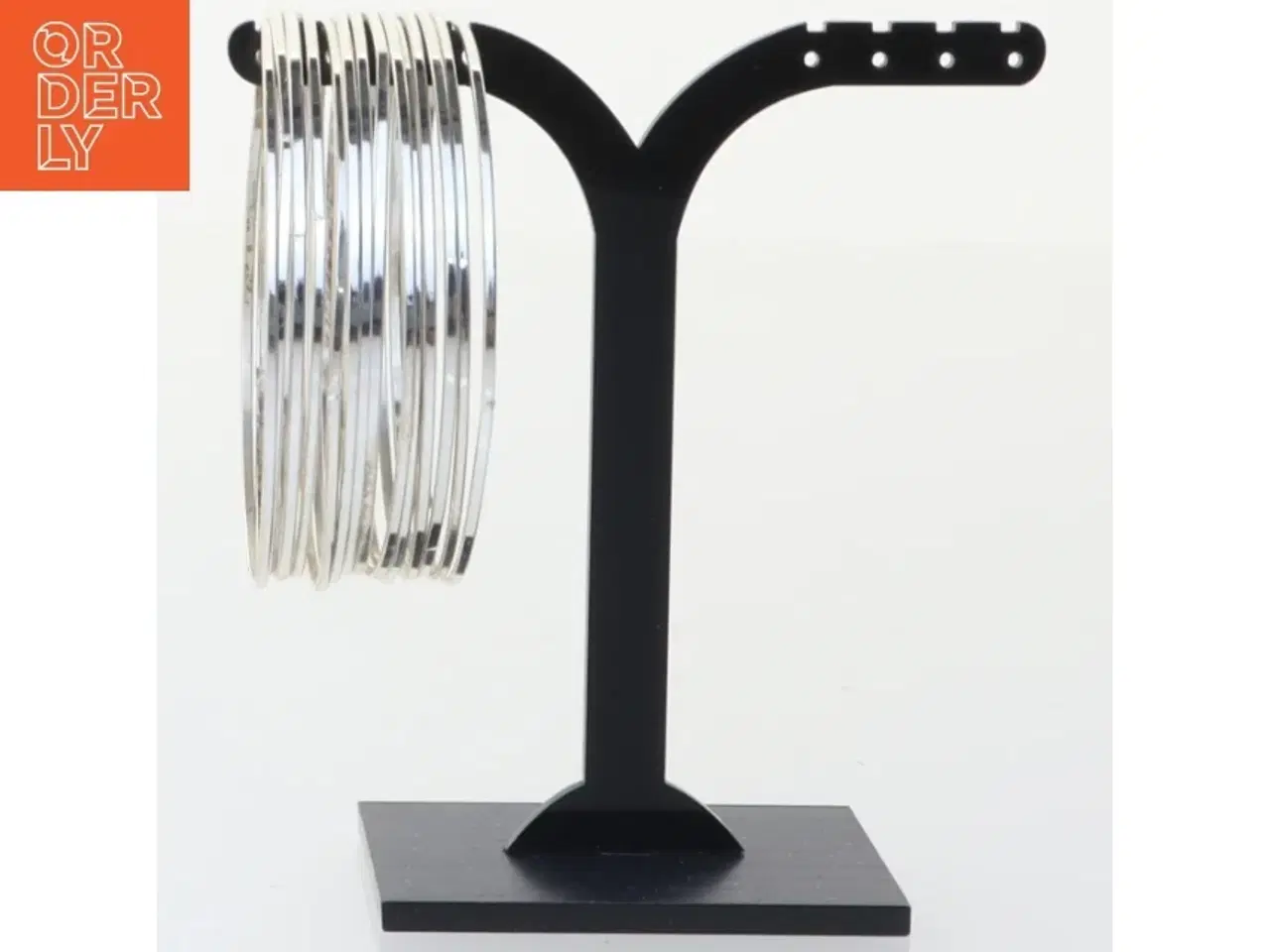 Billede 1 - Sølvfarvede ambånd (str. Diameter 6 og en halv 5 meter)