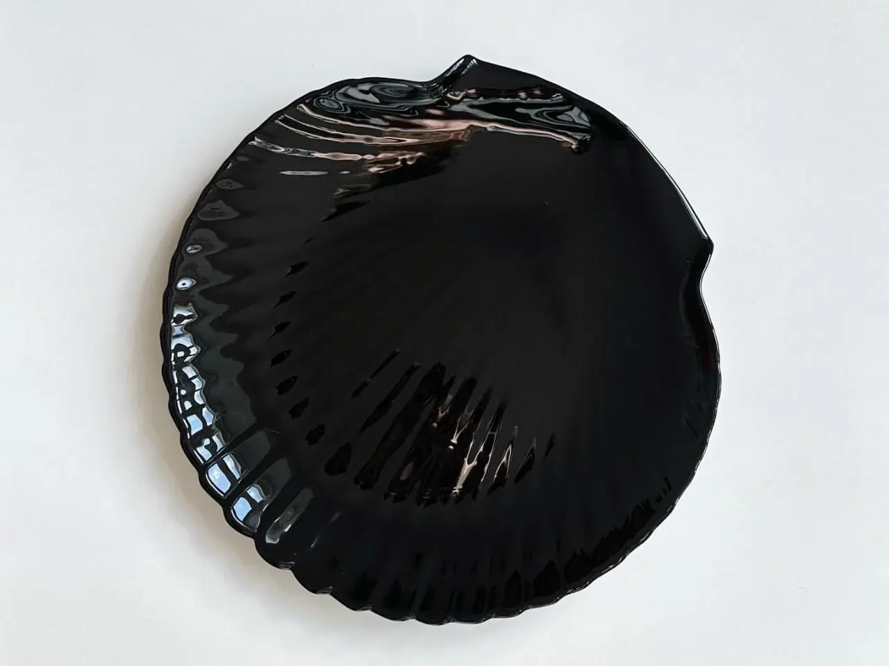 Billede 2 - Fransk muslingetallerken, sort opalineglas