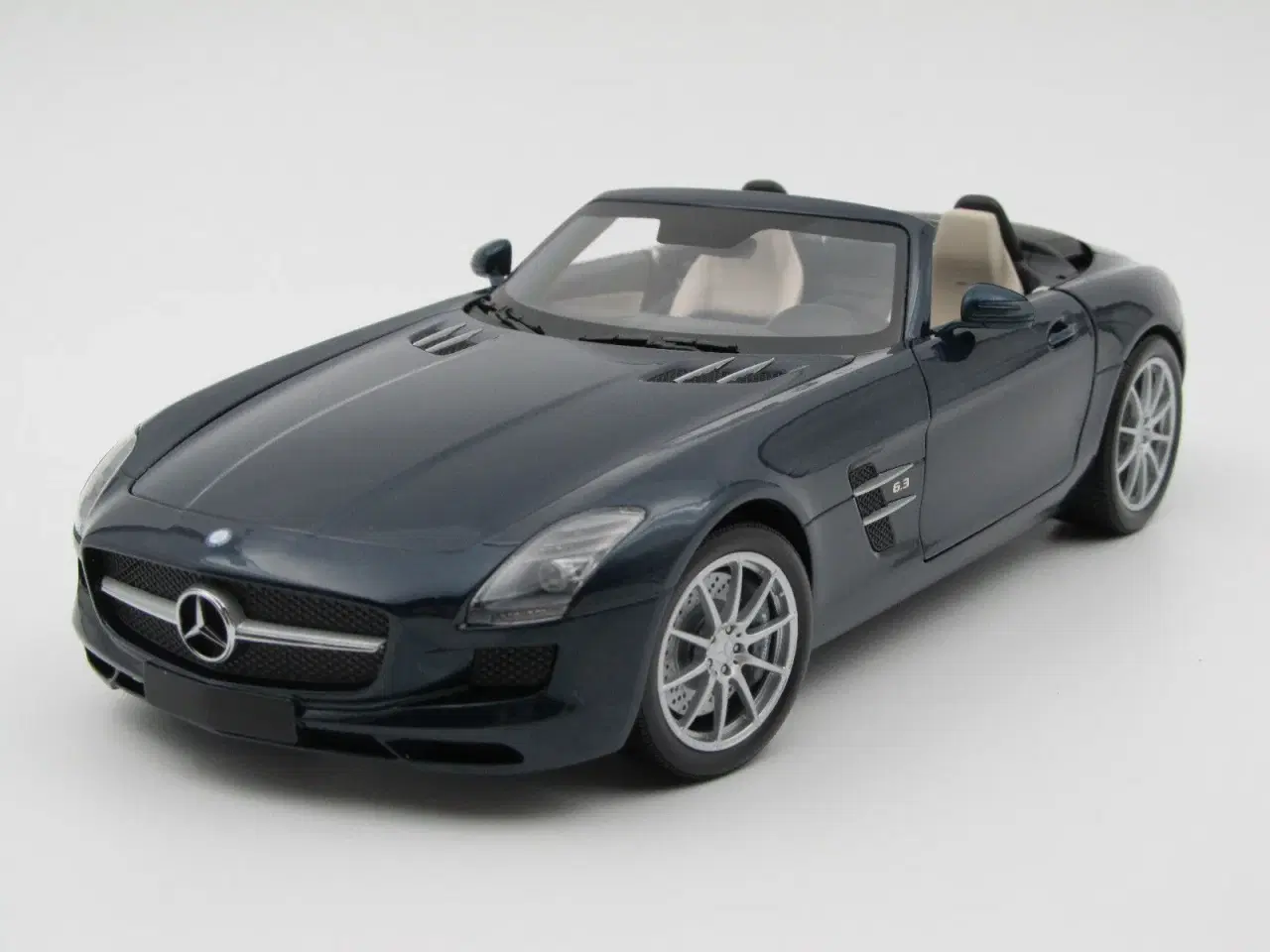 Billede 1 - 2011 Mercedes-Benz SLS AMG Roadster 1:18 