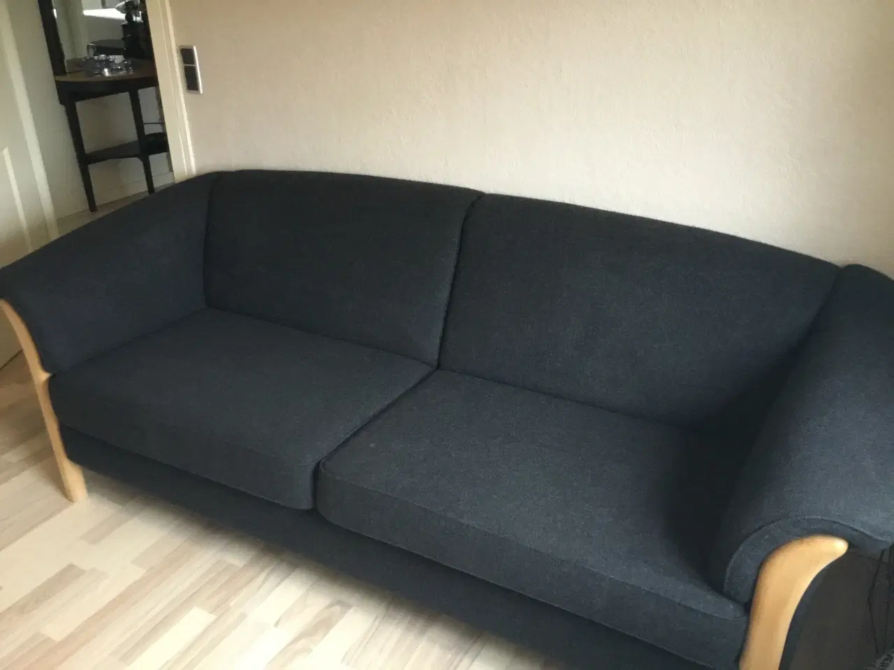 Billede 1 - 2 person sofa  grå stof