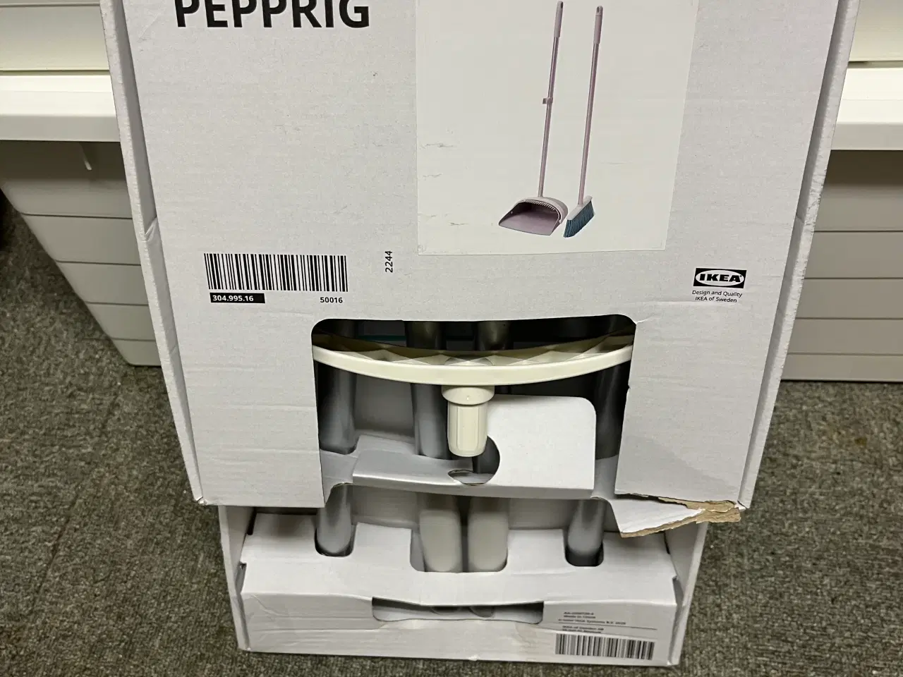 Billede 1 - Ikea kost og fejebakke 