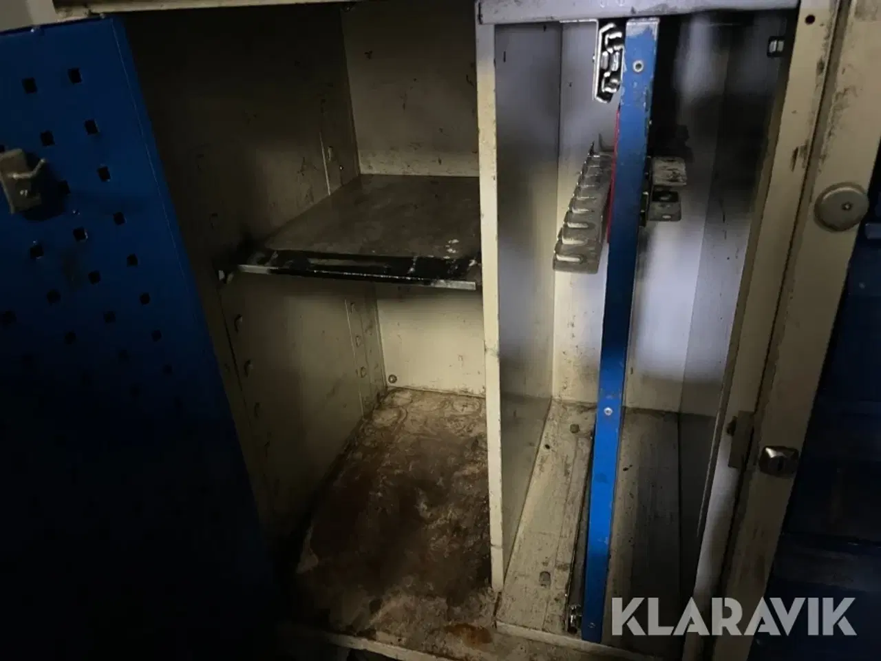 Billede 10 - Arbejdsbord + Arbejdsskab på hjul