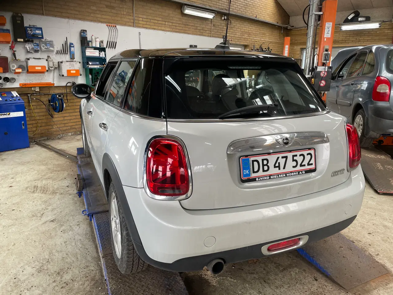 Billede 3 - Fin bil, udstyrsmodel med stort sol/glastag.