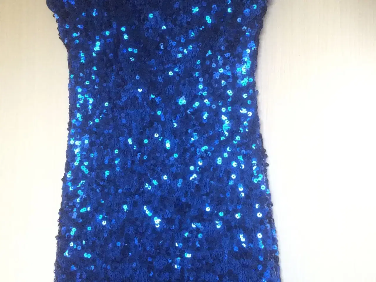 Billede 4 - Pæn blå kjole   Med glimmer