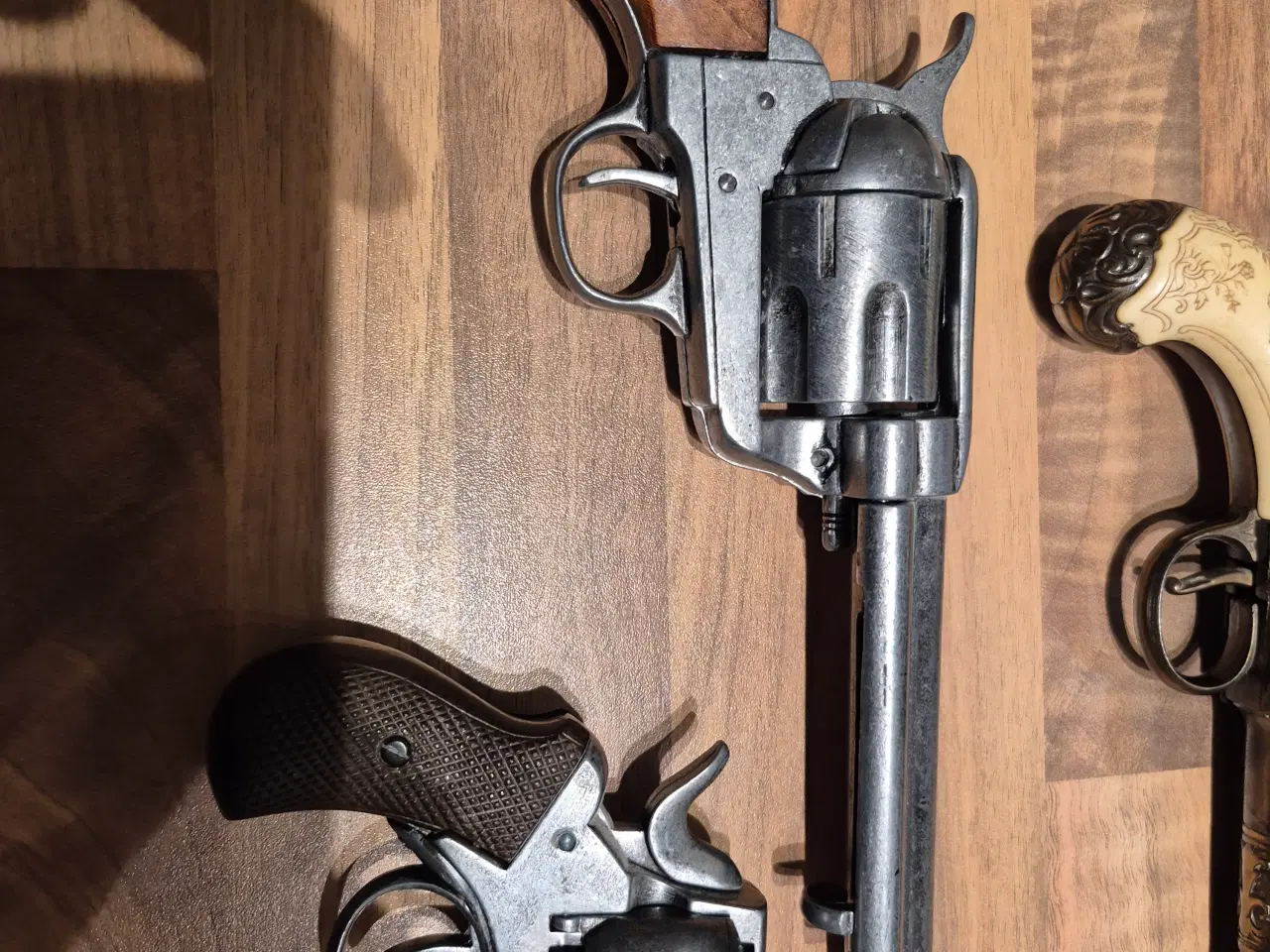 Billede 4 - 3 fine udstilling revolver og fransk flintepistol.