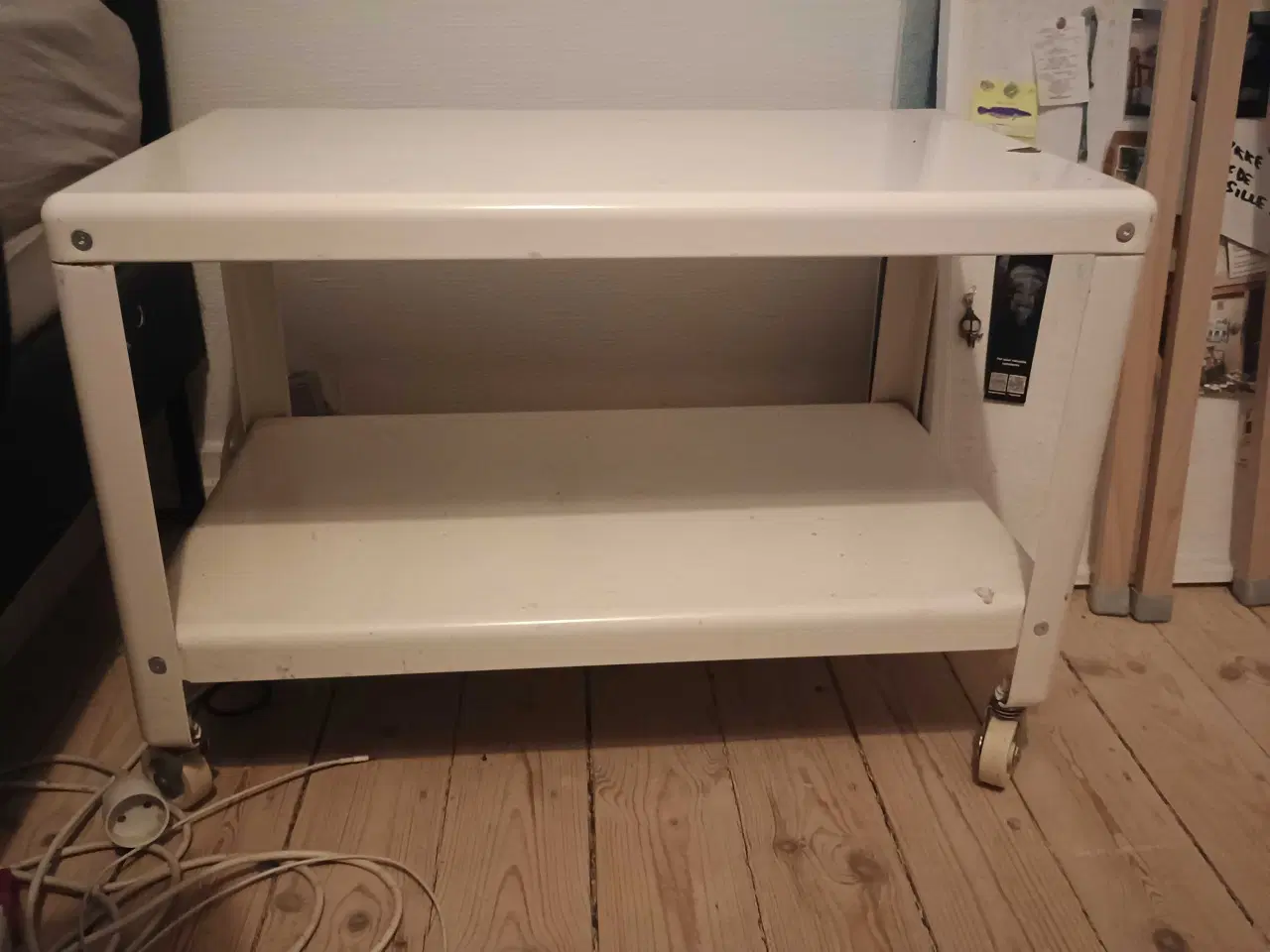 Billede 1 - Lille bord med hjul 