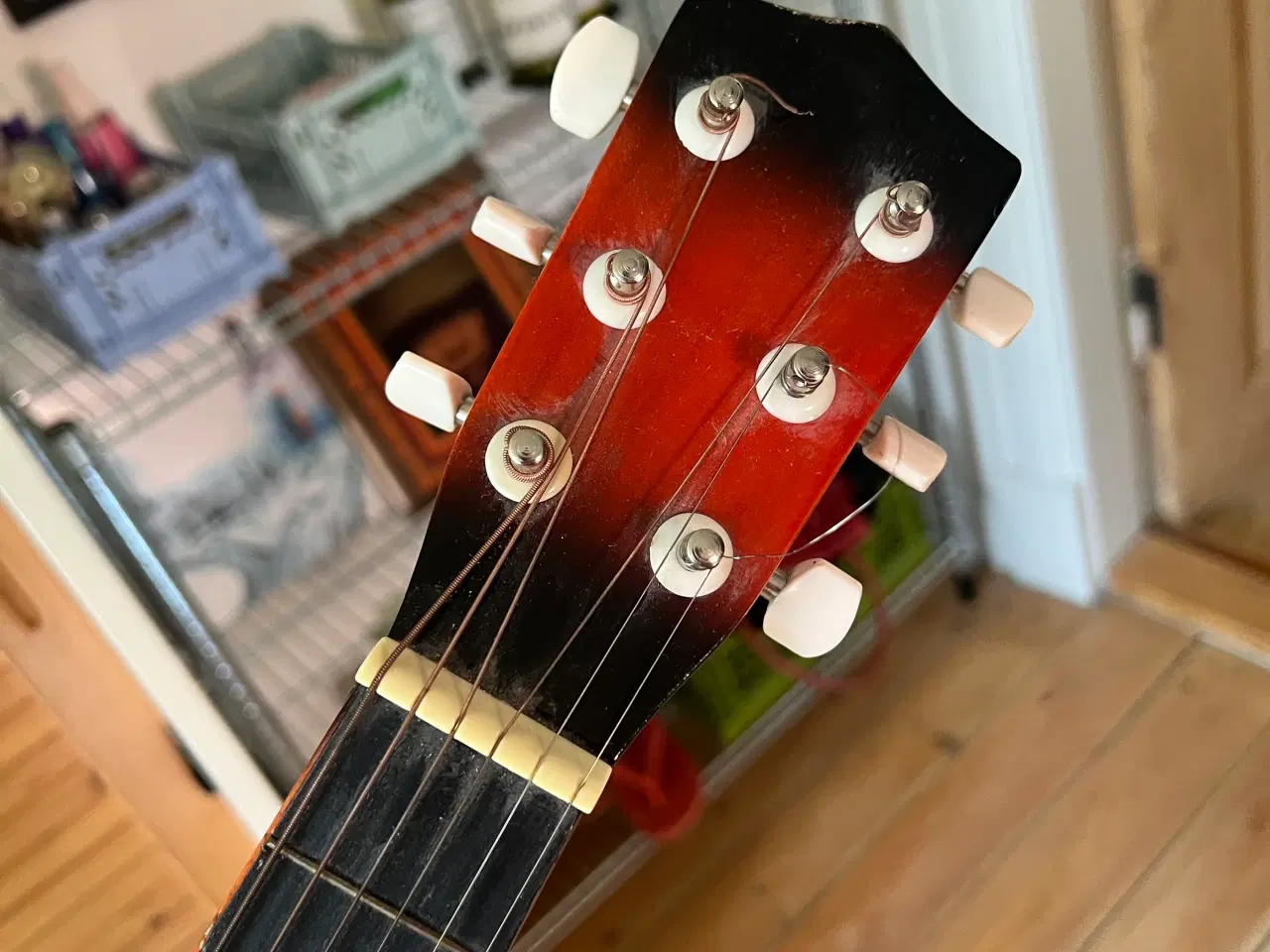 Billede 2 - Børneguitar i fin stand