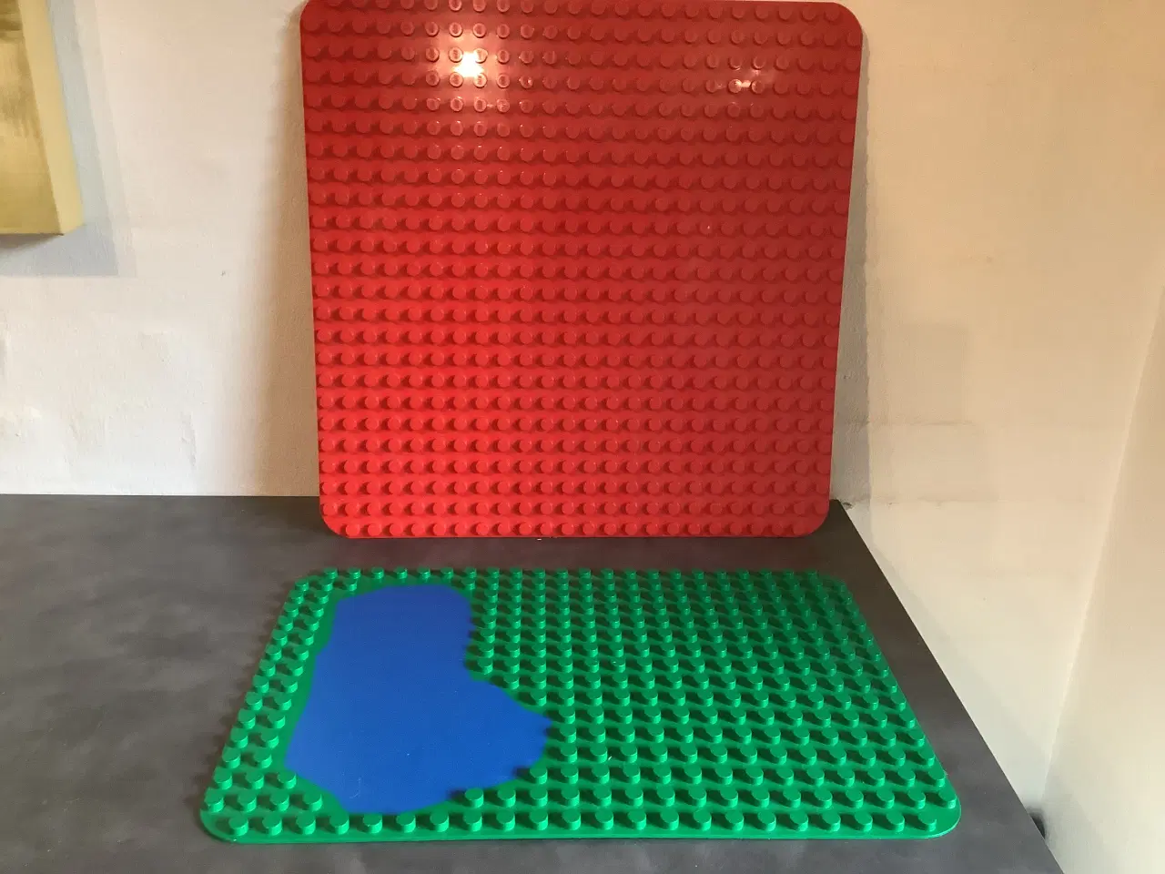 Billede 4 - Duplo med opbevarings kasse og 2 plader