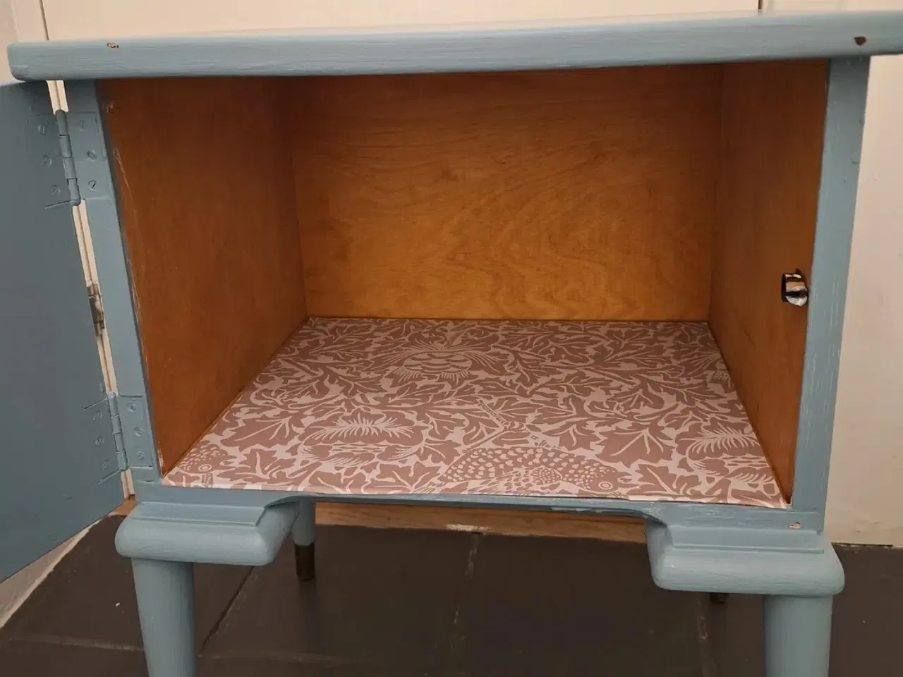 Billede 2 - Sengebord sælges