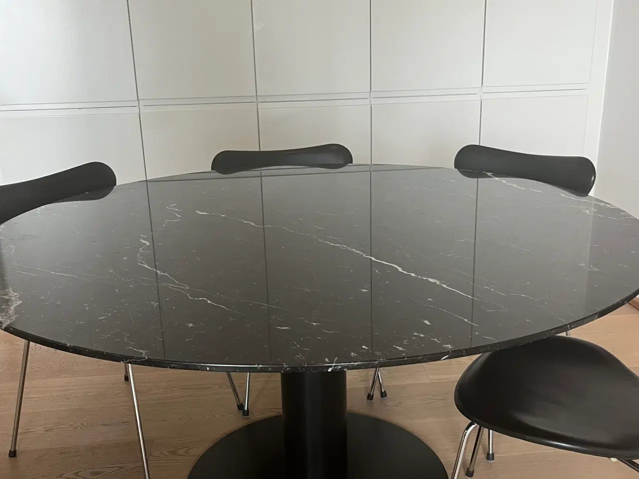 Billede 3 - Gubi marmor spisebord